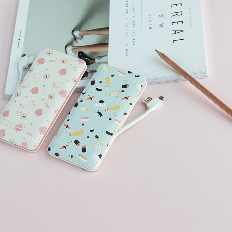 小姐姐,你们的包包里都装着什么呀?