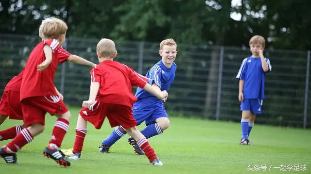 足球课热身准备活动游戏,幼儿足球热身游戏