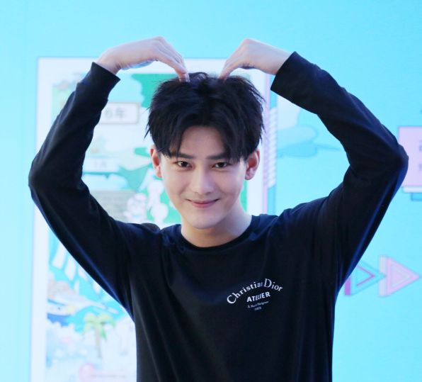 别人应援口号vs贺峻霖应援口号,评论区写下你们家的应援口号吧