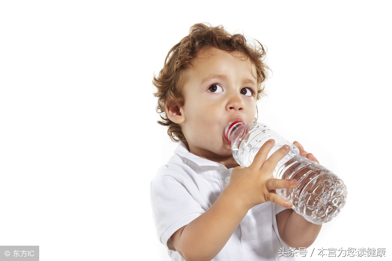 怎么应对宝宝不爱喝奶,宝宝不爱喝水妈妈一招解决