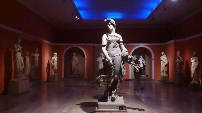 里拉大跌土耳其购物,里拉暴跌