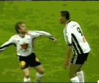 足球防守球员禁区内假摔,足球假摔搞笑锦集视频在线观看