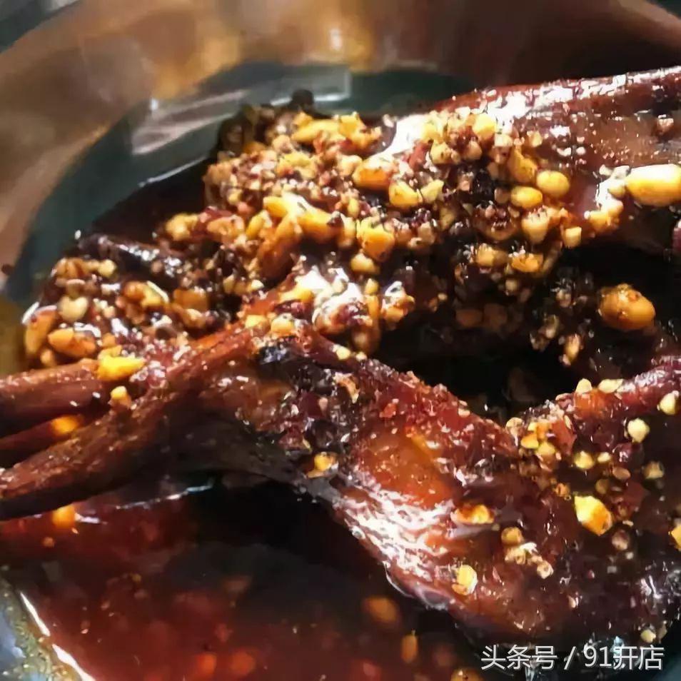 兔头一年卖100万只兔,一天卖200只的兔子