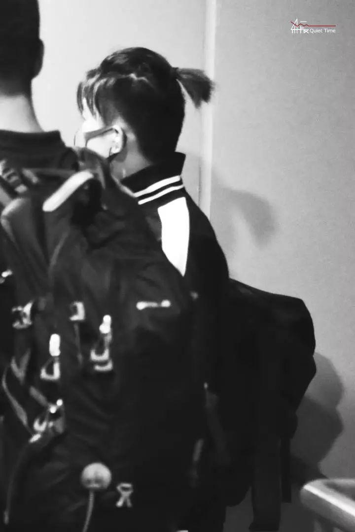 易烊千玺17岁生日会粉丝祝福,易烊千玺工作室准备生日惊喜