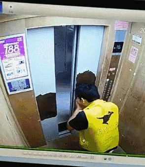 外卖小哥偷吃食物的视频,外卖小哥电梯偷吃