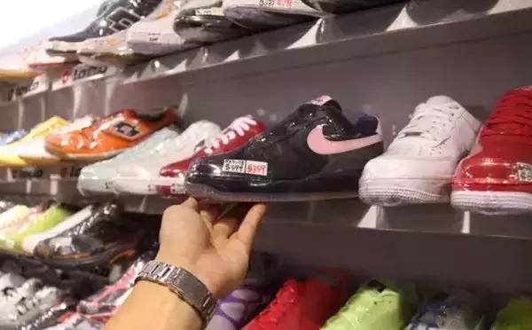 震惊！进口假奶粉只卖中国人！你还敢信赖海外代购吗？