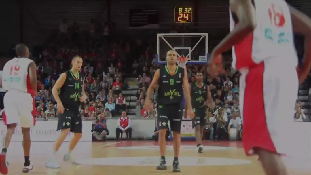 法国小跑车托尼帕克的成长故事，从法国到圣城都留下了痕迹