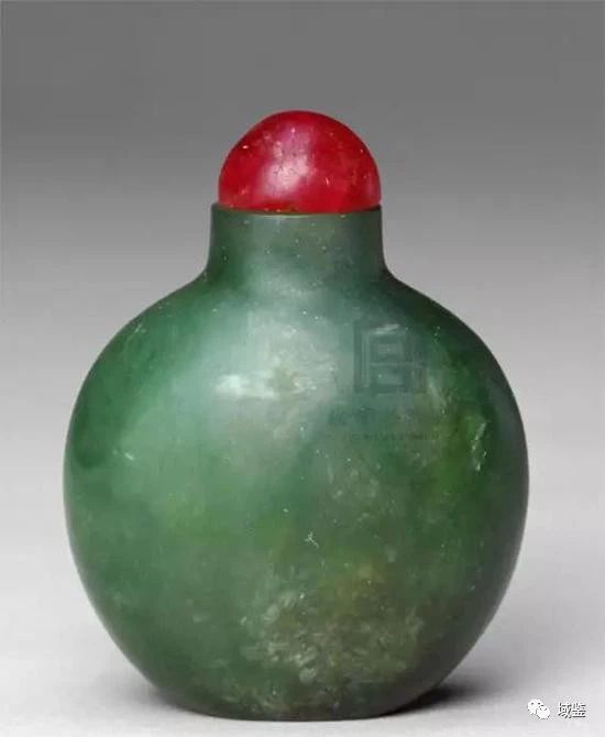 清代翡翠手镯鉴赏,钗头缀玉虫金盘