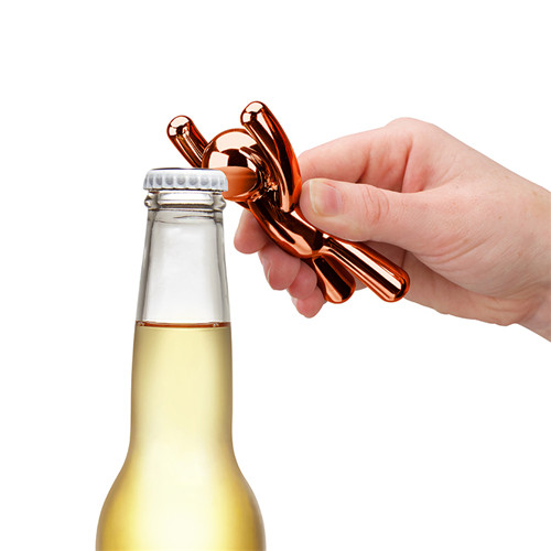 你们再喝几瓶吧，我的开瓶器还没玩够呢