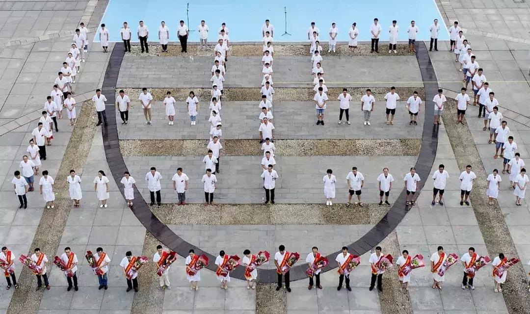 谢谢你们曾经看轻我,谢谢你们的款待