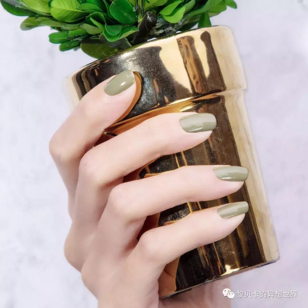 夏天指甲油2022年新款显白带钻,指甲油2022年流行网红夏天显白