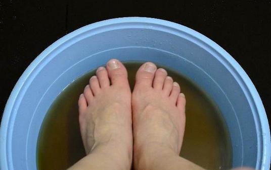 用白醋泡脚可以起到消肿的作用吗,用醋泡脚能祛湿吗