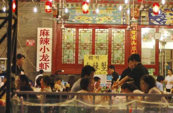 工资4千，还贷6千：威海人的夜晚，其实比白天更忙……