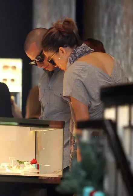 C位女神の心机3大撞星事件频发地让你和梦想中的ICON“一吻定情”