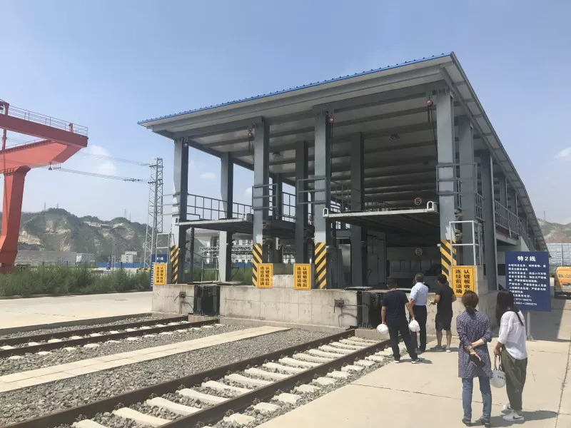 =190个足球场？！揭秘一带一路上的“客运长龙”和“陆港巨鲸”