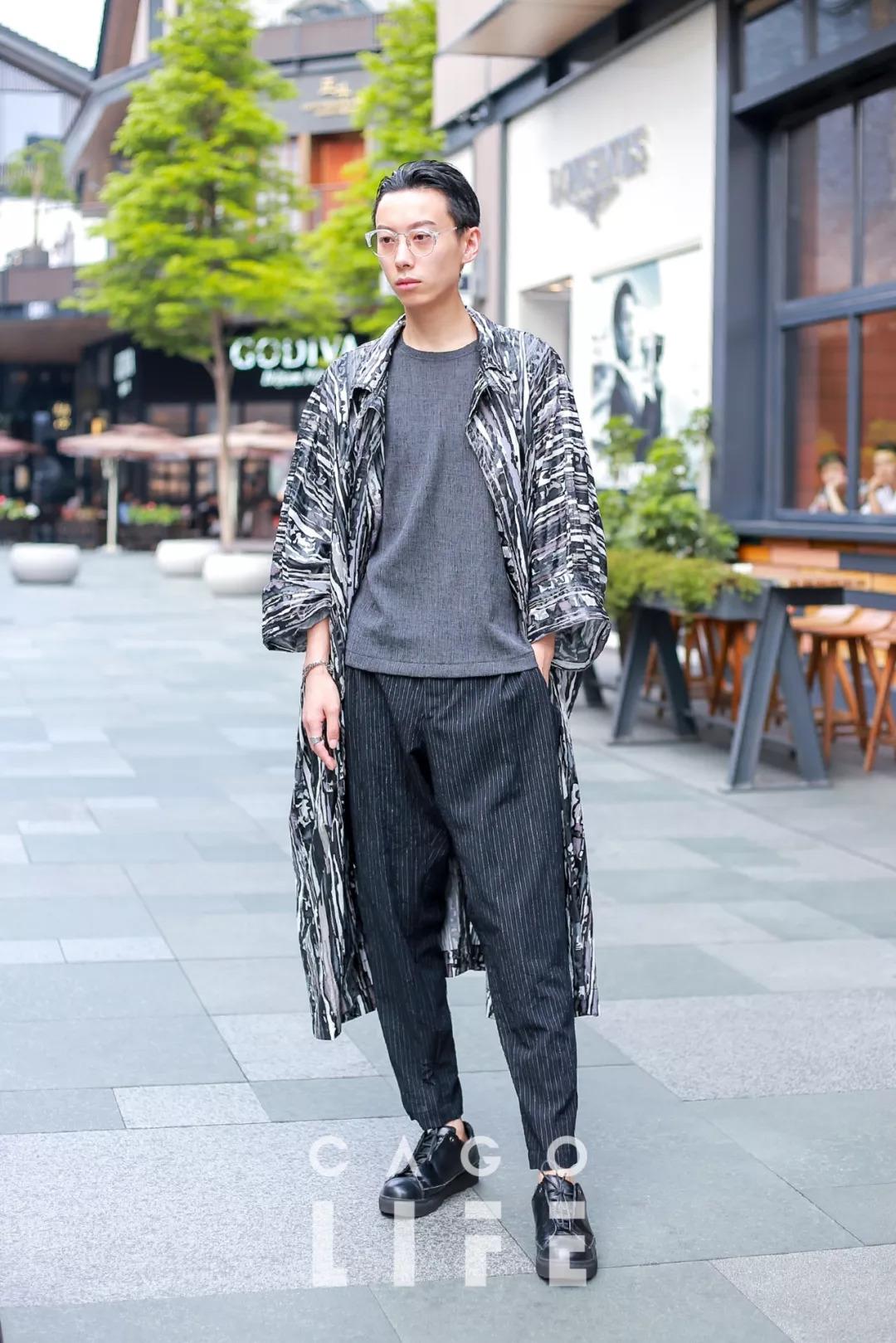 成都太古里街拍的男孩子,成都街拍太古里情侣高颜值