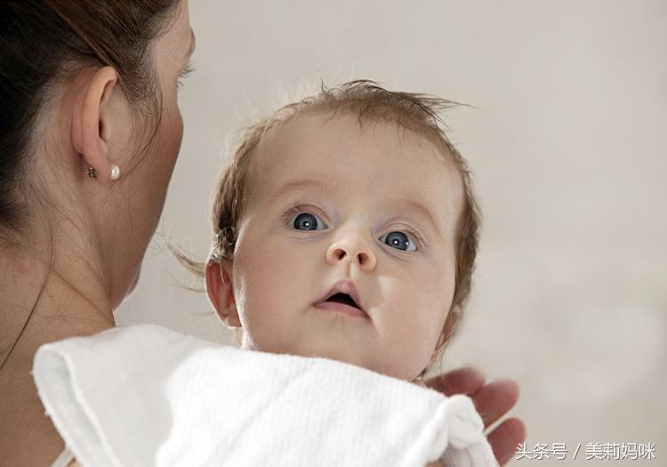 宝宝溢奶怎么处理最有效,婴儿溢奶最佳处理方法