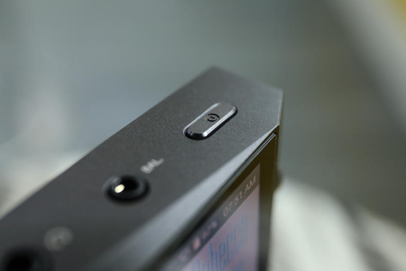 「小蟹寻声」“歪屏”设计颜值满分，艾利和中端旗舰SR15详测！