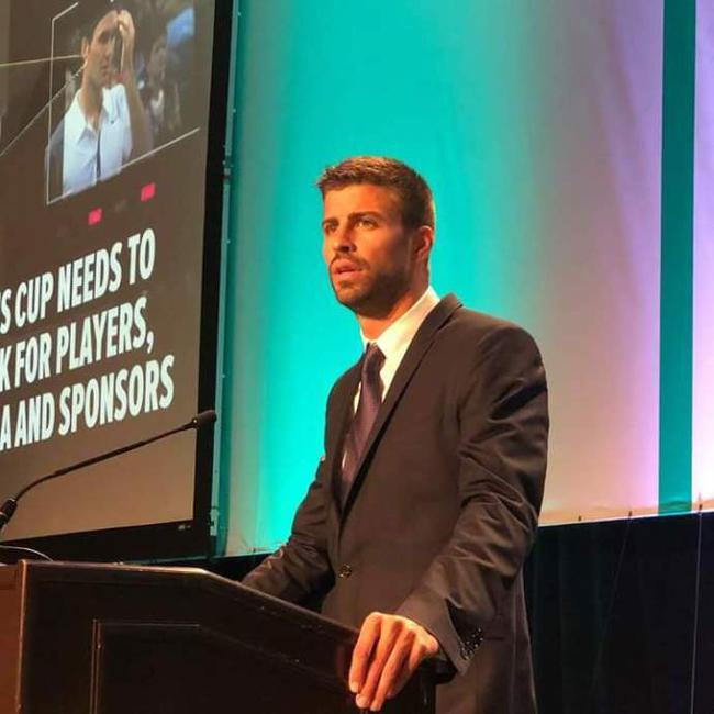 c罗和梅西谁打乒乓球好,梅西和c罗跟外星人打乒乓球