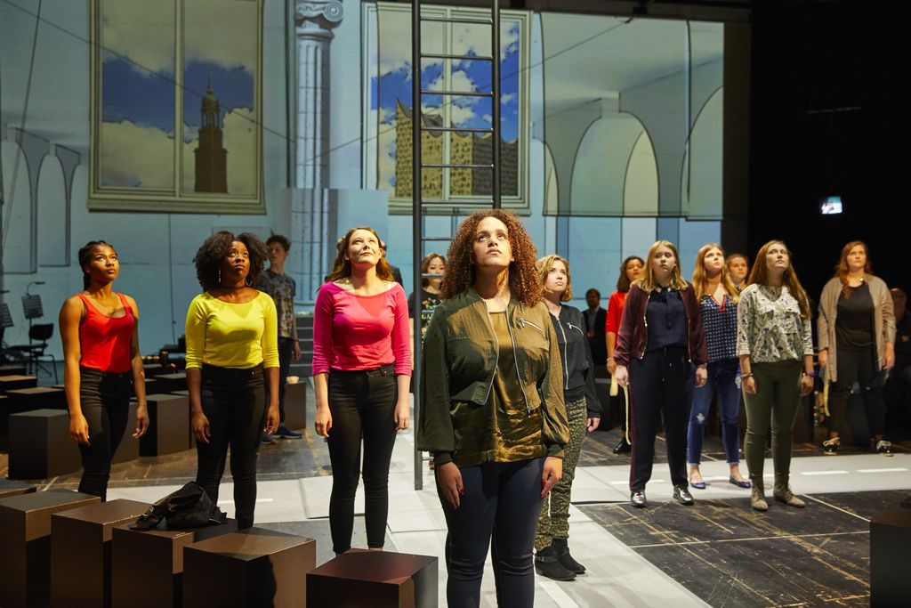 户外歌剧《魔笛》点亮上海城市地标，艺术人文频道“导赏”“转播”精彩不断