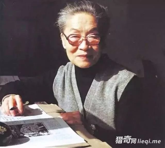 张爱玲生活和性格长期存在矛盾吗,张爱玲是个什么样性格的人