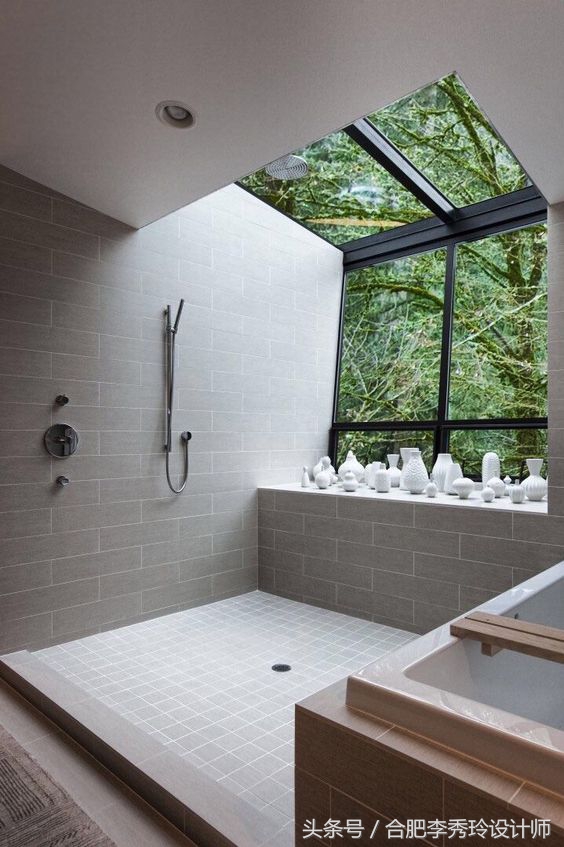 小户型奇葩淋浴间设计,淋浴房碰到大落地窗怎么设计