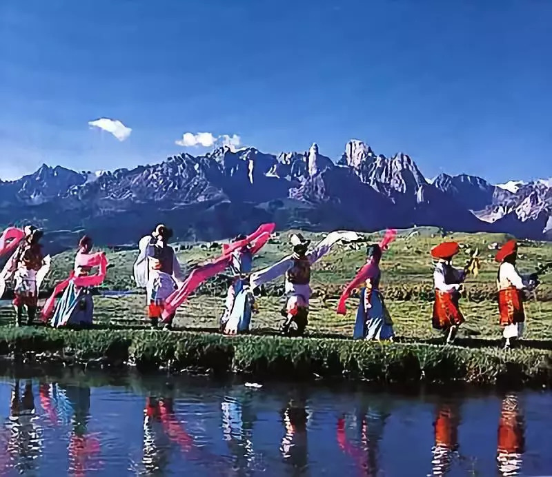 氧生度｜在巴塘，在高山海子之间跳起弦子唱起歌