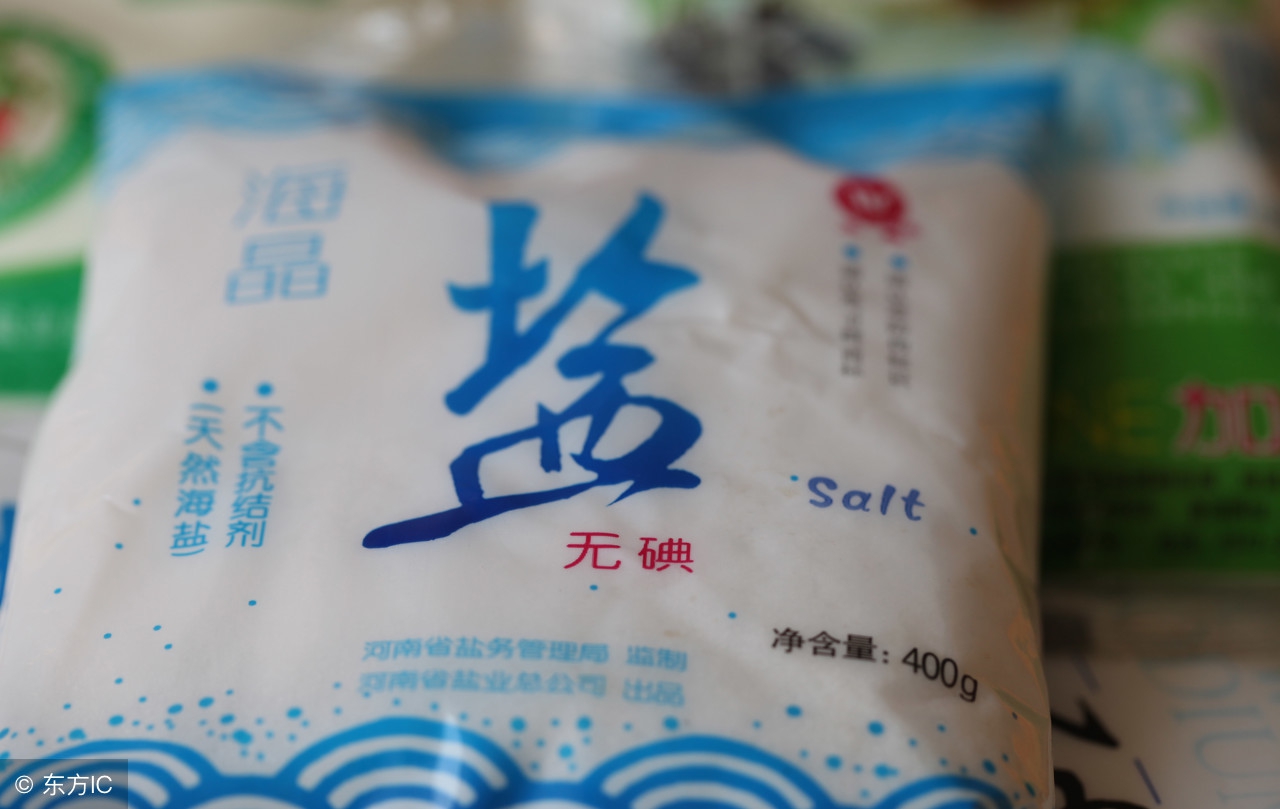 衣服用爆炸盐泡越泡越脏,衣服不小心沾上84消毒液如何补救