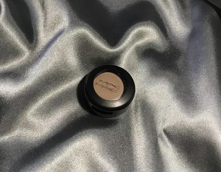 眼影画不好显得眼睛肿,眼影画的不好可以修么