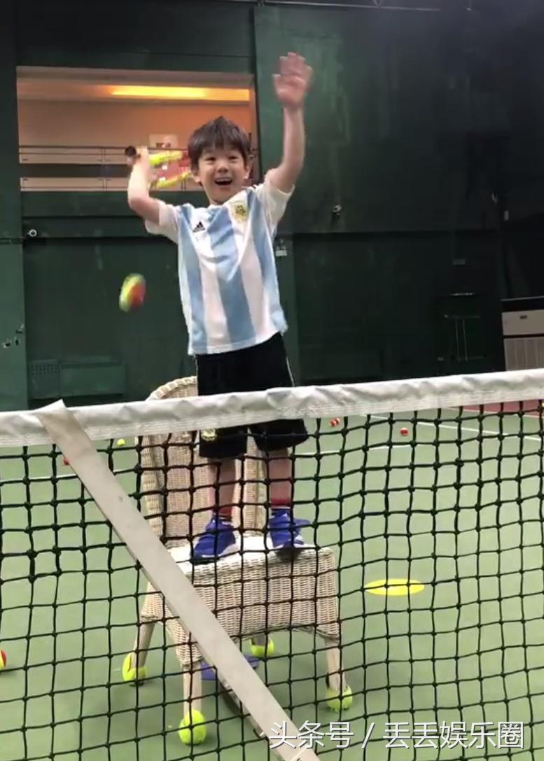 霍思燕嗯哼礼仪完整版,杜江霍思燕看网球比赛