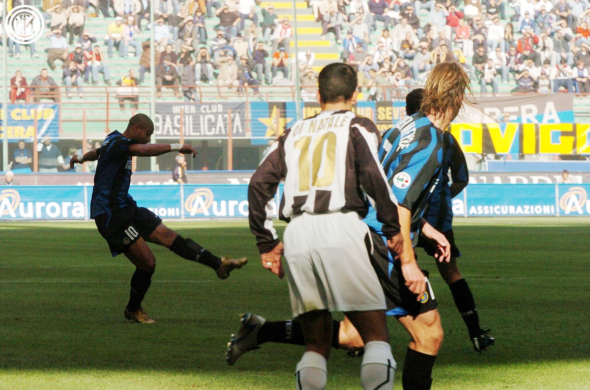 一代神锋阿德里亚诺,哈兰德和阿德里亚诺射门力量