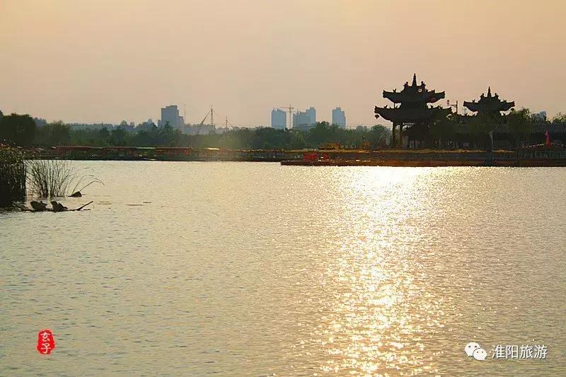 河南省政协副主席李英杰亲临淮阳“荷花杯”围棋棋王赛观战