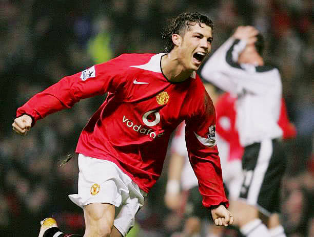 拒绝特殊化，C罗终于脱下长袖，穿上短袖，只为与队友更加团结