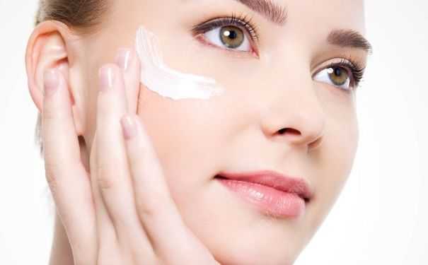 脸部黑头严重还掉皮怎么办,脸部有一个黑头去不干净什么原因