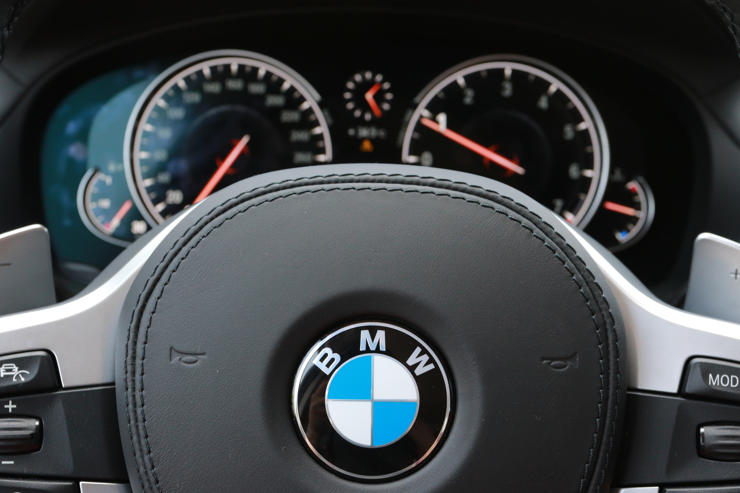 宝马标换黑标,宝马换过的车标