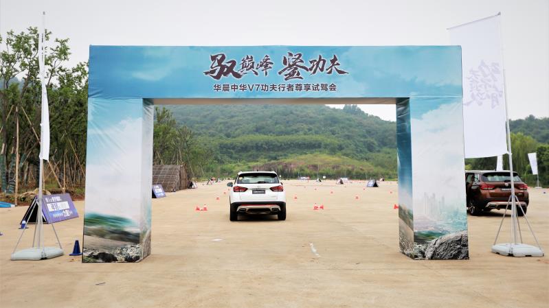 华晨中华v7运动版,中华v7对比宝马x3