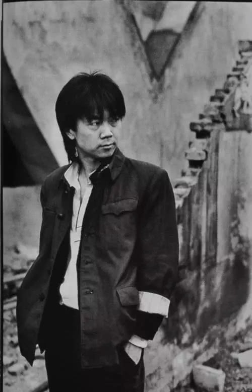 放过大张伟吧，他都35了，早就不是摇滚少年了