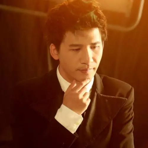 放过大张伟吧，他都35了，早就不是摇滚少年了