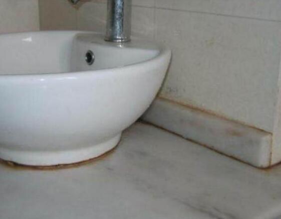 卫生间玻璃胶发霉发黑清洁小妙招,卫生间防止发霉的玻璃胶