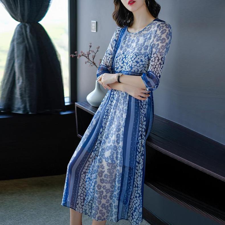 潮流印花连衣裙，夏末初秋魅力依旧