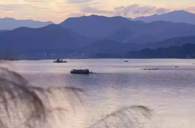 造价千万的完美球场秋天的青山湖边藏了一个网红级别的团建圣地