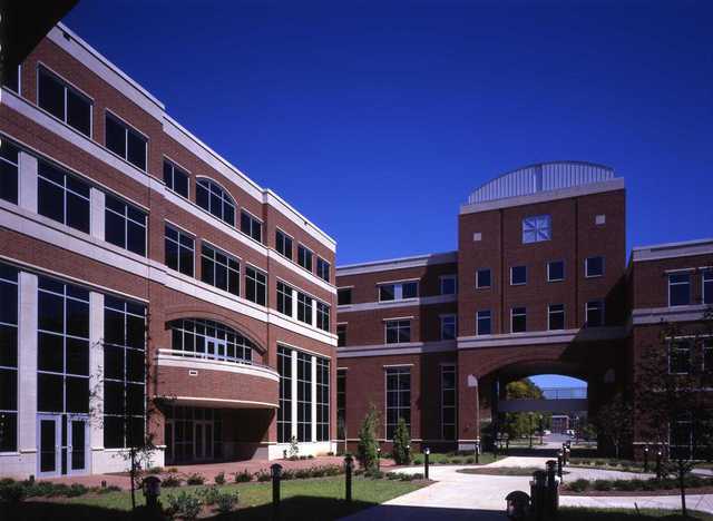 缇庡浗涓瘑姝囨牴澶у,涓敯绾宠タ宸炵珛澶у