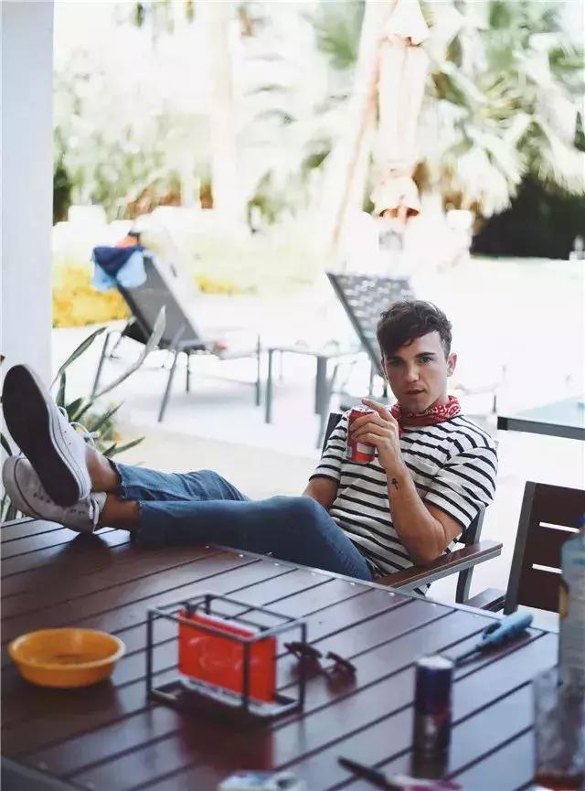 已经开始穿秋装,又到了该买卫衣的季节了