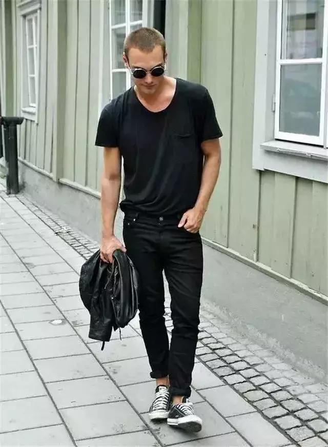 已经开始穿秋装,又到了该买卫衣的季节了