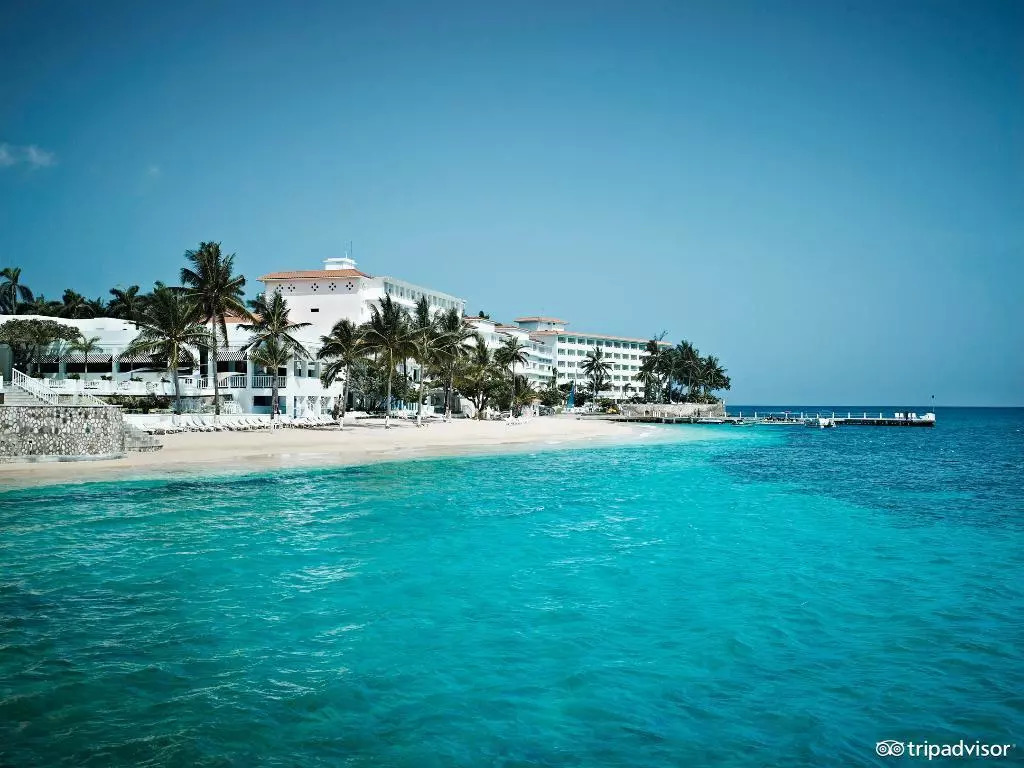 必去的十大海滩,全球最美的六大海滩