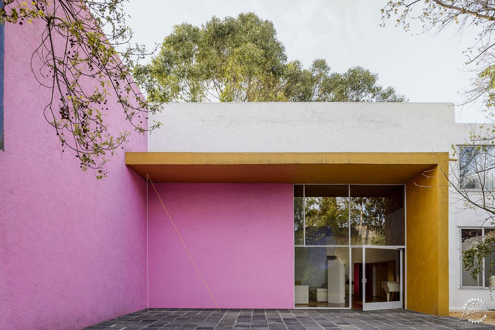 融入光影的诗意色彩表达——巴拉干的色彩应用