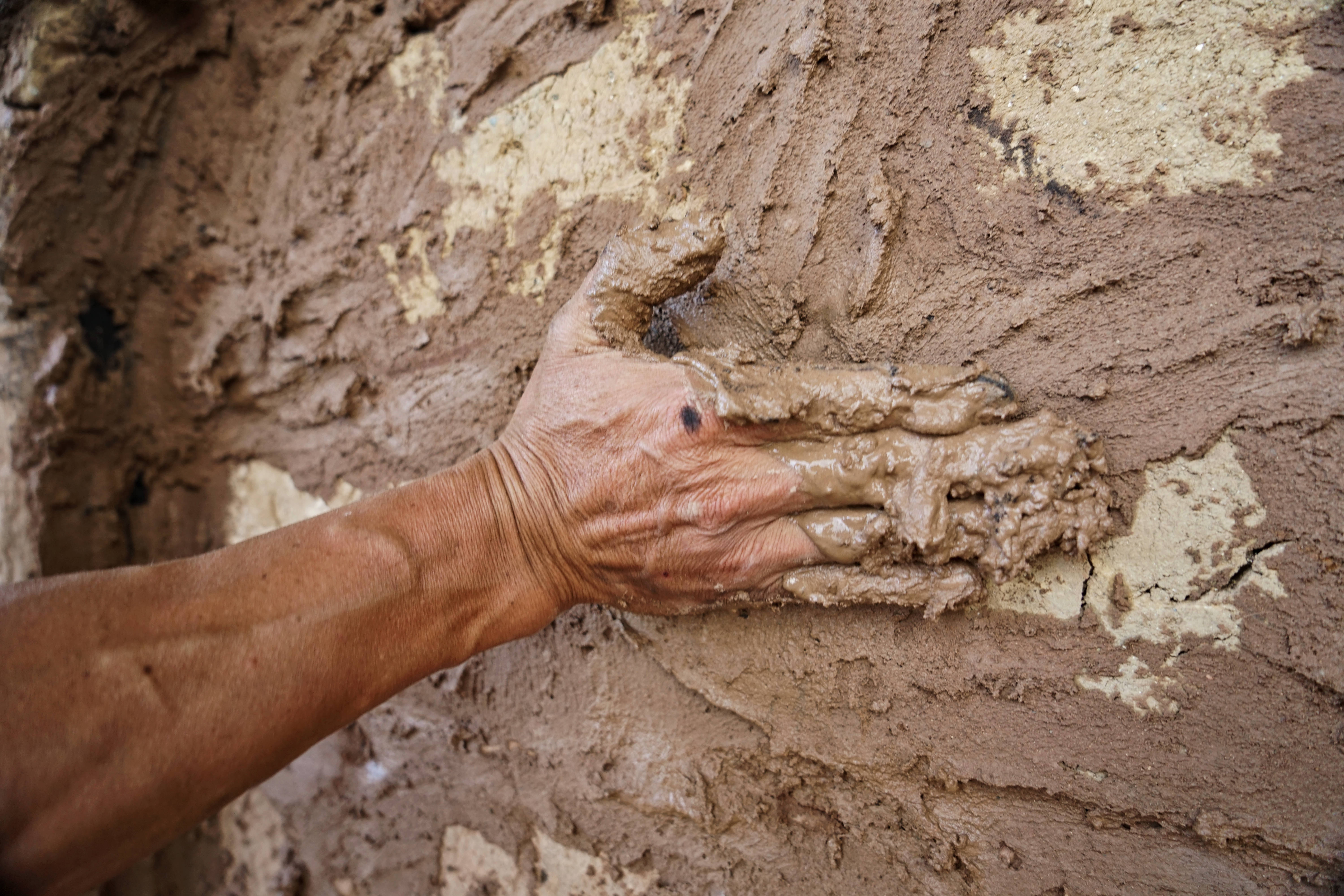 黑陶的前世今生：5000年古文明技艺把泥土炼成“黑金”