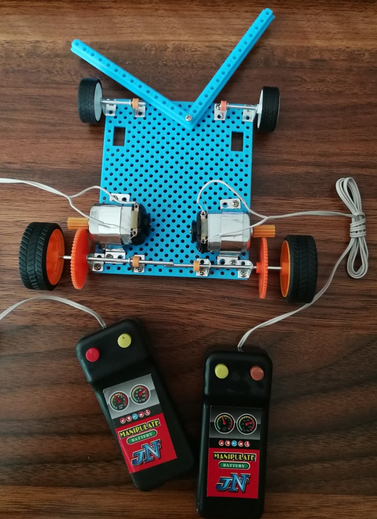 小型足球机器人设计,足球小科技制作