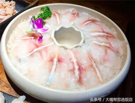 吃鱼火锅一口就能暴击你的味蕾,大连美食推荐必吃火锅