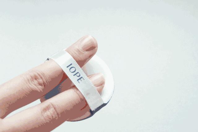 用气垫霜和粉底液有什么区别,粉底液和气垫有什么差别